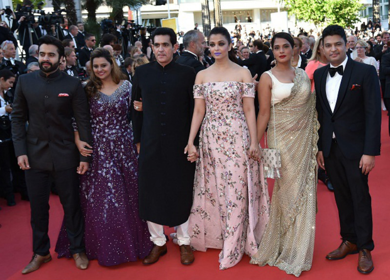Bold-lips-flowy-gowns-Aishwarya-Rai-Sonam-Kapoors-looks-at-Cannes-2016-are-stunning.jpg