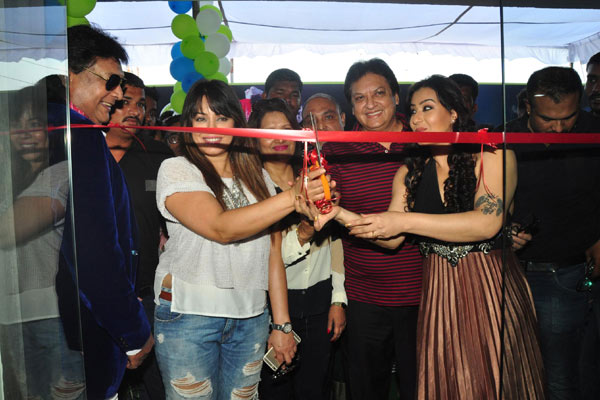 MAHIMA-CHAUDHARY-SHILPA-SHINDE-@-ITA-INDORE-INAUGURATION.jpg